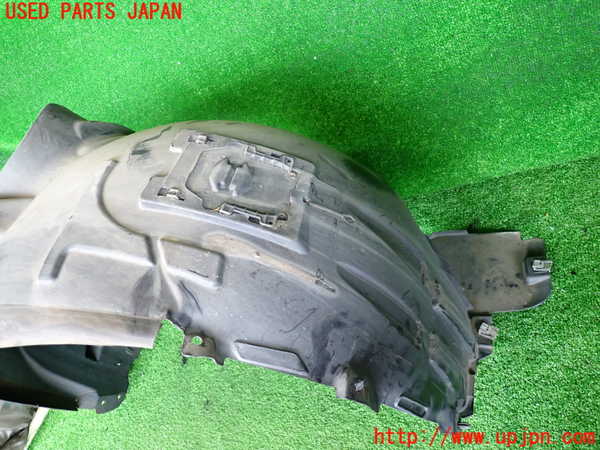 2UPJ-9232641090]ベンツ GLA180 X156(156942)右前フェンダーライナー 中古_2