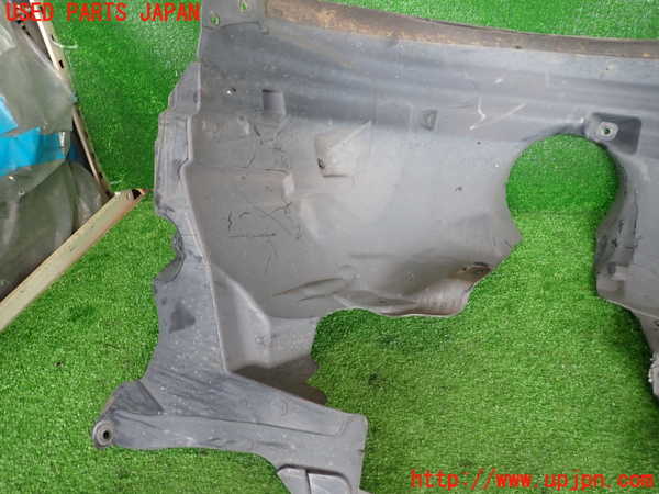 2UPJ-9232641090]ベンツ GLA180 X156(156942)右前フェンダーライナー 中古_5