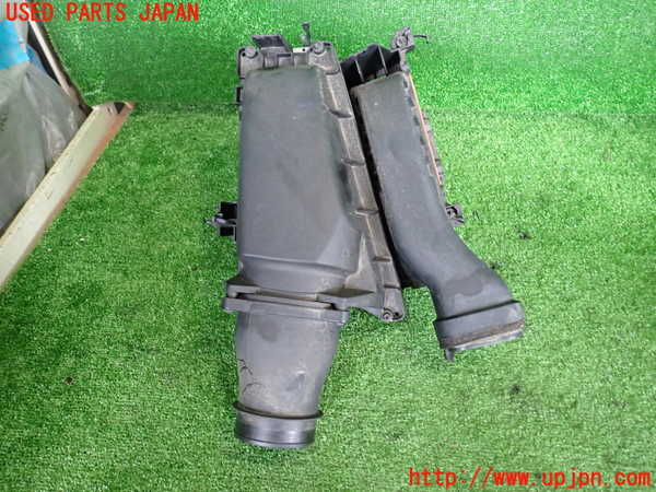 2UPJ-9232642560]ベンツ GLA180 X156(156942)エアクリーナーボックス 中古_2