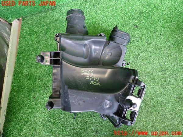 2UPJ-9232642560]ベンツ GLA180 X156(156942)エアクリーナーボックス 中古_4