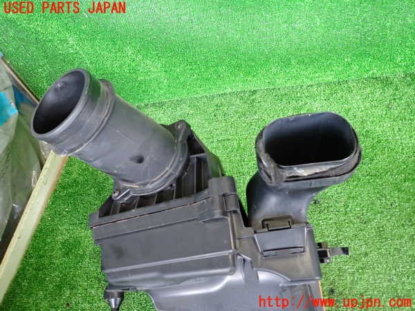 2UPJ-9232642560]ベンツ GLA180 X156(156942)エアクリーナーボックス 中古_5
