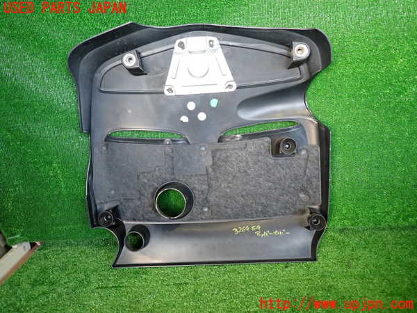 2UPJ-9232642160]ベンツ GLA180 X156(156942)エンジンアッパーカバー 中古_2