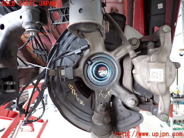 2UPJ-9232644295]ベンツ GLA180 X156(156942)左フロントナックルハブ 中古_2