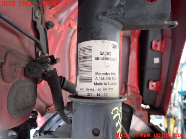 2UPJ-9232645025]ベンツ GLA180 X156(156942)左フロントストラット 中古_2