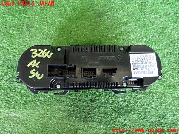 2UPJ-9232646066]ベンツ GLA180 X156(156942)エアコンスイッチ1 中古_2