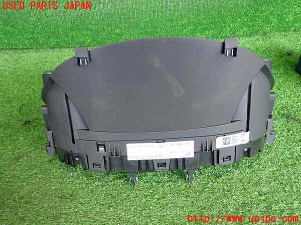 2UPJ-9232646170]ベンツ GLA180 X156(156942)スピードメーター 中古_2