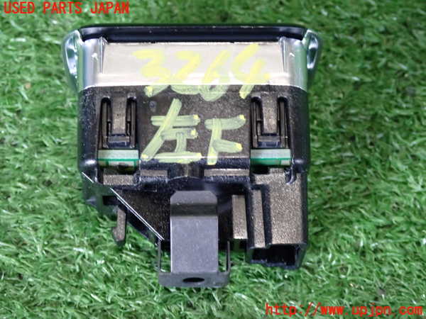 2UPJ-9232646245]ベンツ GLA180 X156(156942)左前パワーウィンドウスイッチ 中古_2
