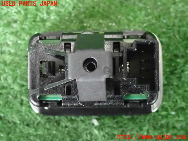 2UPJ-9232646245]ベンツ GLA180 X156(156942)左前パワーウィンドウスイッチ 中古_3
