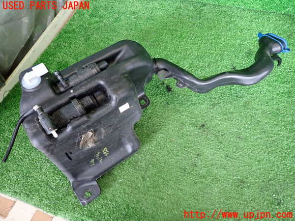 2UPJ-9232646791]ベンツ GLA180 X156(156942)ウォッシャータンク1 中古_4