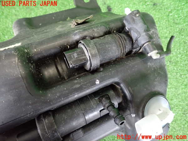 2UPJ-9232646791]ベンツ GLA180 X156(156942)ウォッシャータンク1 中古_5