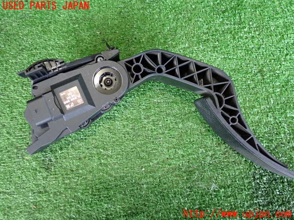 2UPJ-9232646381]ベンツ GLA180 X156(156942)センサー1(アクセルペダル) 中古_3