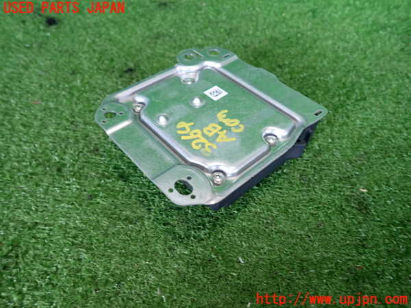 2UPJ-9232646145]ベンツ GLA180 X156(156942)エアバッグコンピューター 中古_2