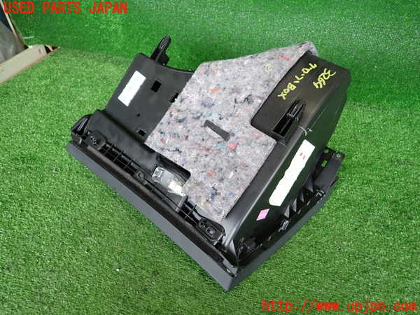 2UPJ-9232647516]ベンツ GLA180 X156(156942)グローブボックス1 中古_3