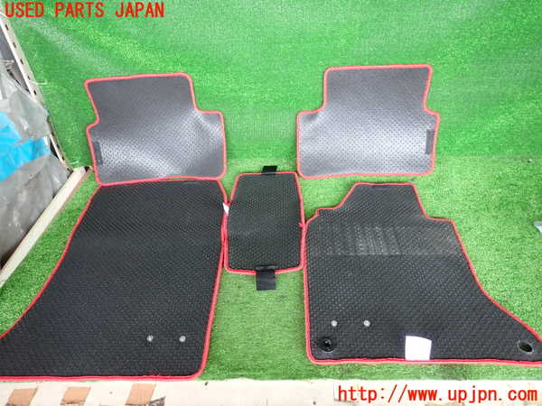 2UPJ-9232647800]ベンツ GLA180 X156(156942)フロアマット 中古_5