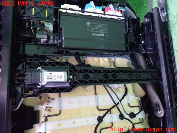 2UPJ-9232647035]ベンツ GLA180 X156(156942)運転席シート 中古_5