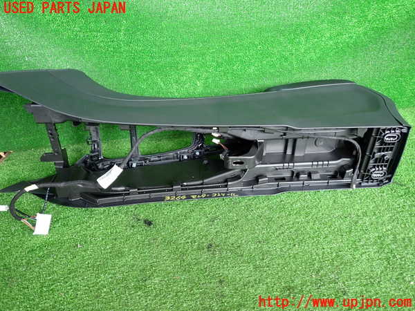 2UPJ-9232647540]ベンツ GLA180 X156(156942)センターコンソール 中古_5
