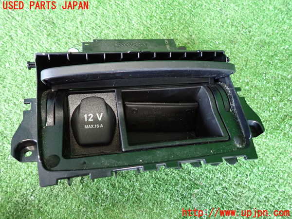 2UPJ-9232647842]ベンツ GLA180 X156(156942)小物入れ2 中古_4