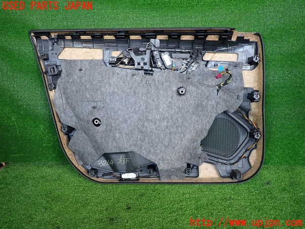 2UPJ-9232641234]ベンツ GLA180 X156(156942)右前ドア内張り 中古_2