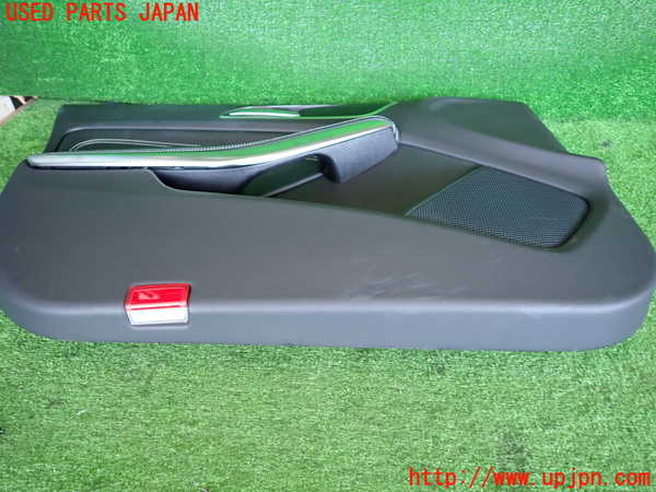 2UPJ-9232641264]ベンツ GLA180 X156(156942)左前ドア内張り 中古_5