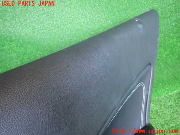 2UPJ-9232641294]ベンツ GLA180 X156(156942)右後ドア内張り 中古_4