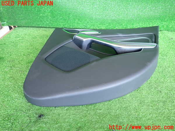 2UPJ-9232641294]ベンツ GLA180 X156(156942)右後ドア内張り 中古_5