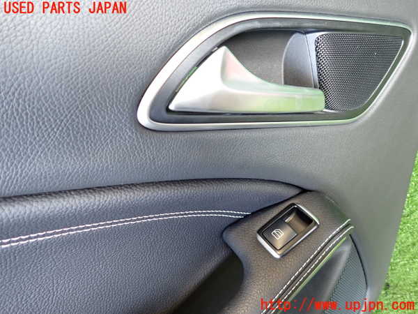 2UPJ-9232641324]ベンツ GLA180 X156(156942)左後ドア内張り 中古_3