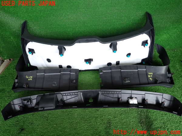 2UPJ-9232641578]ベンツ GLA180 X156(156942)バックドア内張り 中古_2