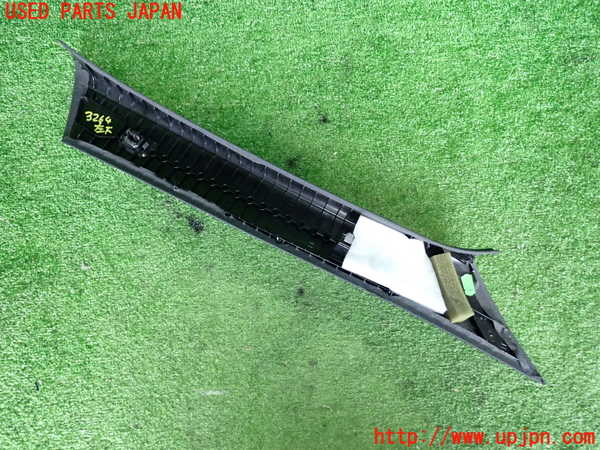 2UPJ-9232647660]ベンツ GLA180 X156(156942)左フロントピラートリム 中古_2