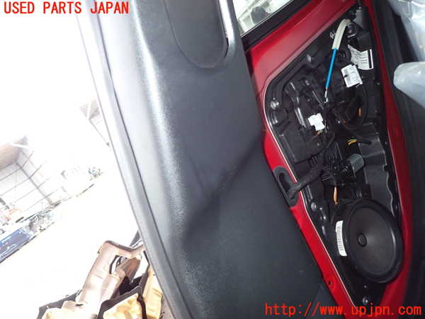 2UPJ-9232647665]ベンツ GLA180 X156(156942)右センターピラートリム 中古_3