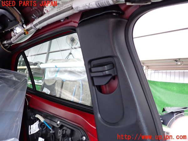 2UPJ-9232647670]ベンツ GLA180 X156(156942)左センターピラートリム 中古_2