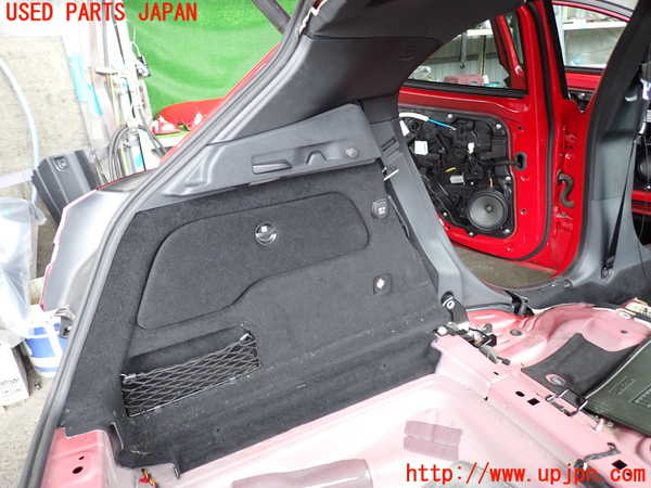 2UPJ-9232647680]ベンツ GLA180 X156(156942)左リアピラートリム 中古_2