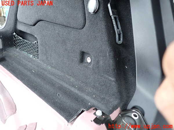 2UPJ-9232647680]ベンツ GLA180 X156(156942)左リアピラートリム 中古_4