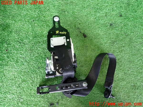 2UPJ-9232647045]ベンツ GLA180 X156(156942)運転席シートベルト 中古_2