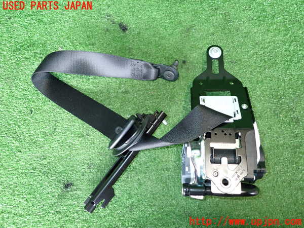 2UPJ-9232647075]ベンツ GLA180 X156(156942)助手席シートベルト 中古_2