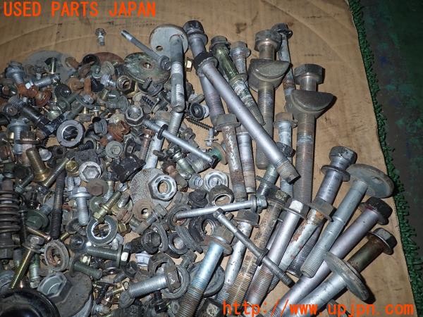 3UPJ=9232650720]ランドクルーザー100(HDJ101K)前期 ネジ・ナット・ステー類 セット ジャンク_2