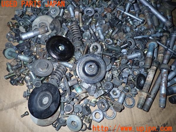 3UPJ=9232650720]ランドクルーザー100(HDJ101K)前期 ネジ・ナット・ステー類 セット ジャンク_4