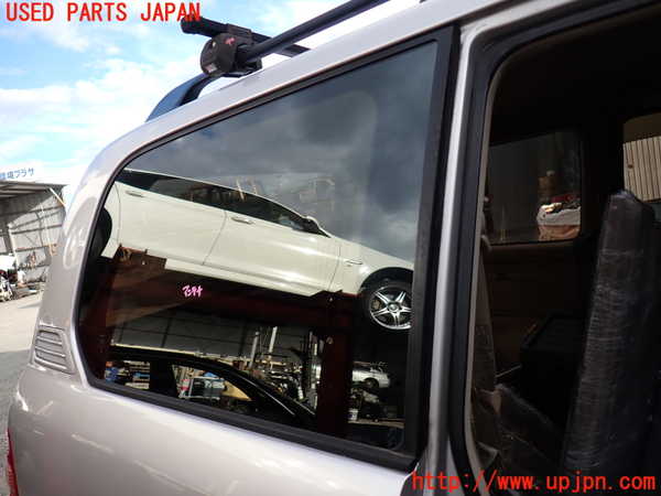 2UPJ-9232651380]ランクル100系(HDJ101K)右クォーターガラス (43R-00073) 中古_2