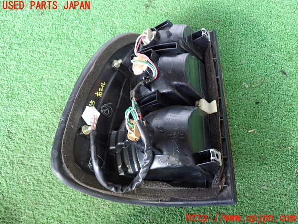 2UPJ-9232651530]ランクル100系(HDJ101K)右テールランプ 中古_3