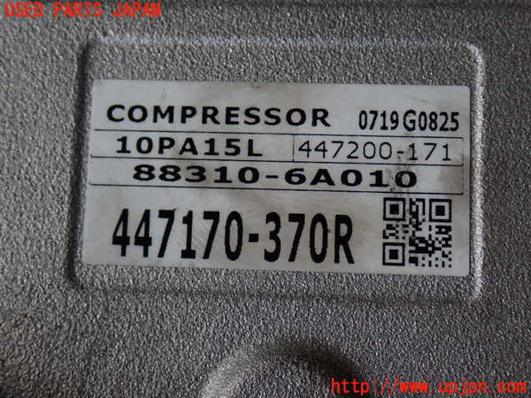 2UPJ-9232656025]ランクル100系(HDJ101K)エアコンコンプレッサー 中古_2