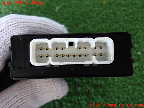 2UPJ-9232656149]ランクル100系(HDJ101K)コンピューター4 (アンテナリレー) 中古_2