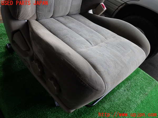 2UPJ-9232657035]ランクル100系(HDJ101K)運転席シート 中古_2