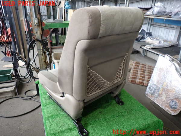 2UPJ-9232657035]ランクル100系(HDJ101K)運転席シート 中古_4