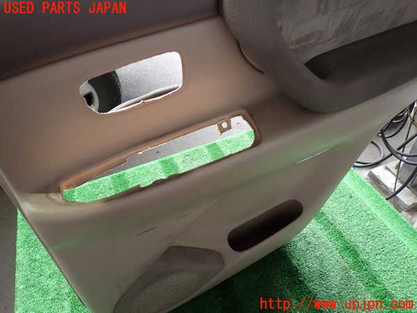 2UPJ-9232651294]ランクル100系(HDJ101K)右後ドア内張り 中古_4