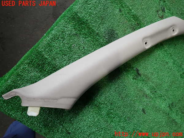 2UPJ-9232657655]ランクル100系(HDJ101K)右フロントピラートリム 中古_2
