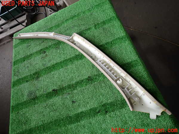 2UPJ-9232657655]ランクル100系(HDJ101K)右フロントピラートリム 中古_4
