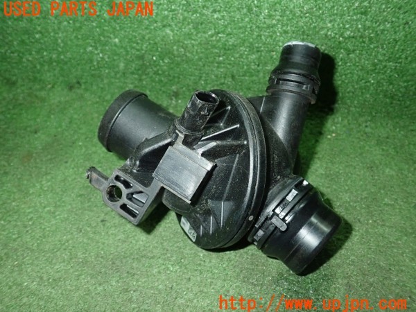 3UPJ=9232660114]BMW 640i クーペ(LW30C F13)純正 10106811 サーモスタット 中古_2