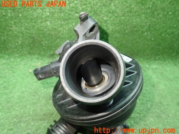3UPJ=9232660114]BMW 640i クーペ(LW30C F13)純正 10106811 サーモスタット 中古_3
