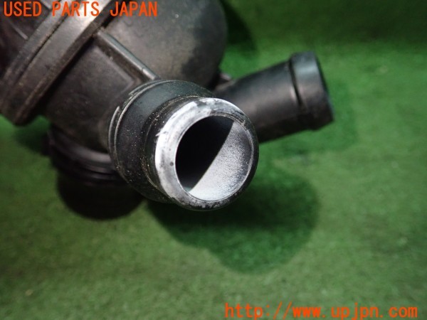 3UPJ=9232660114]BMW 640i クーペ(LW30C F13)純正 10106811 サーモスタット 中古_5