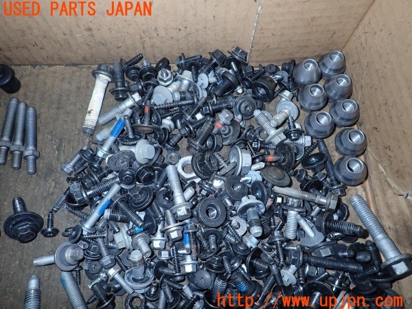 3UPJ=9232680720]ボルボ V40(MB4154T)ネジ・ナット・ステー類 セット ジャンク_4