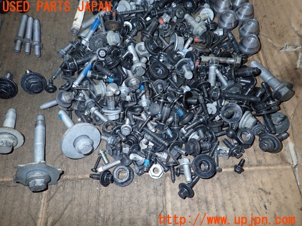 3UPJ=9232680720]ボルボ V40(MB4154T)ネジ・ナット・ステー類 セット ジャンク_5